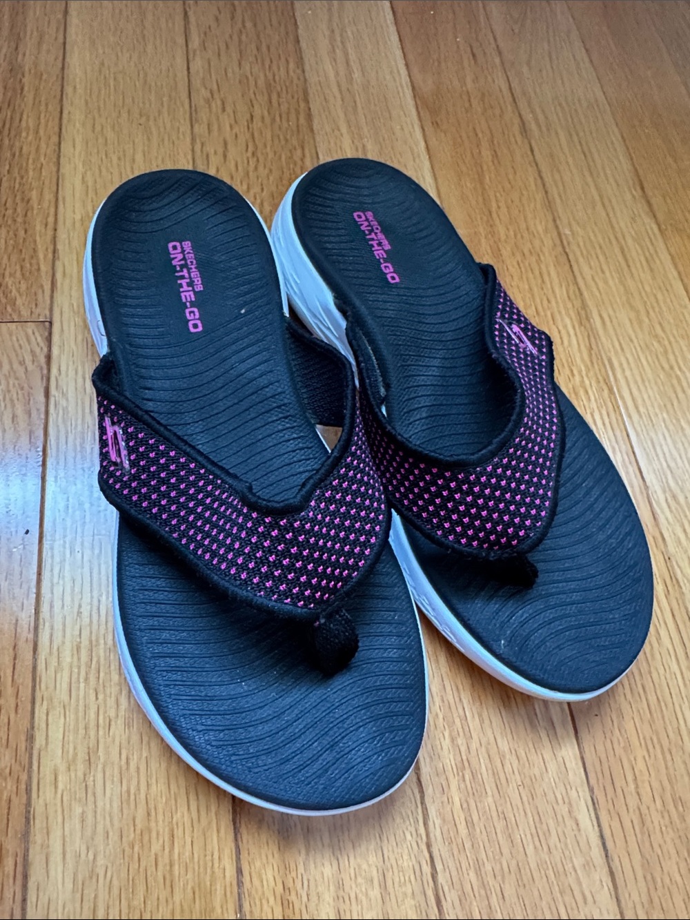 Skechers On-The-Go Youth Sandals Size 2 Black Pink Comfort Sandals